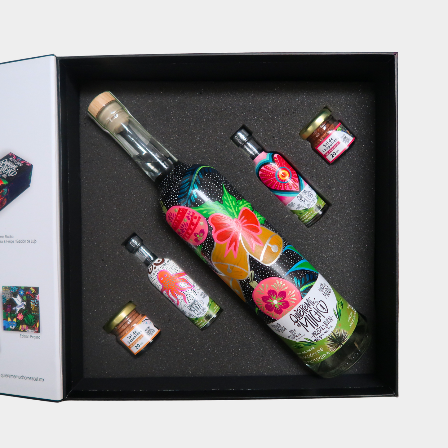 Caja Paula Negra Pegaso - Mezcal Quiereme Mucho